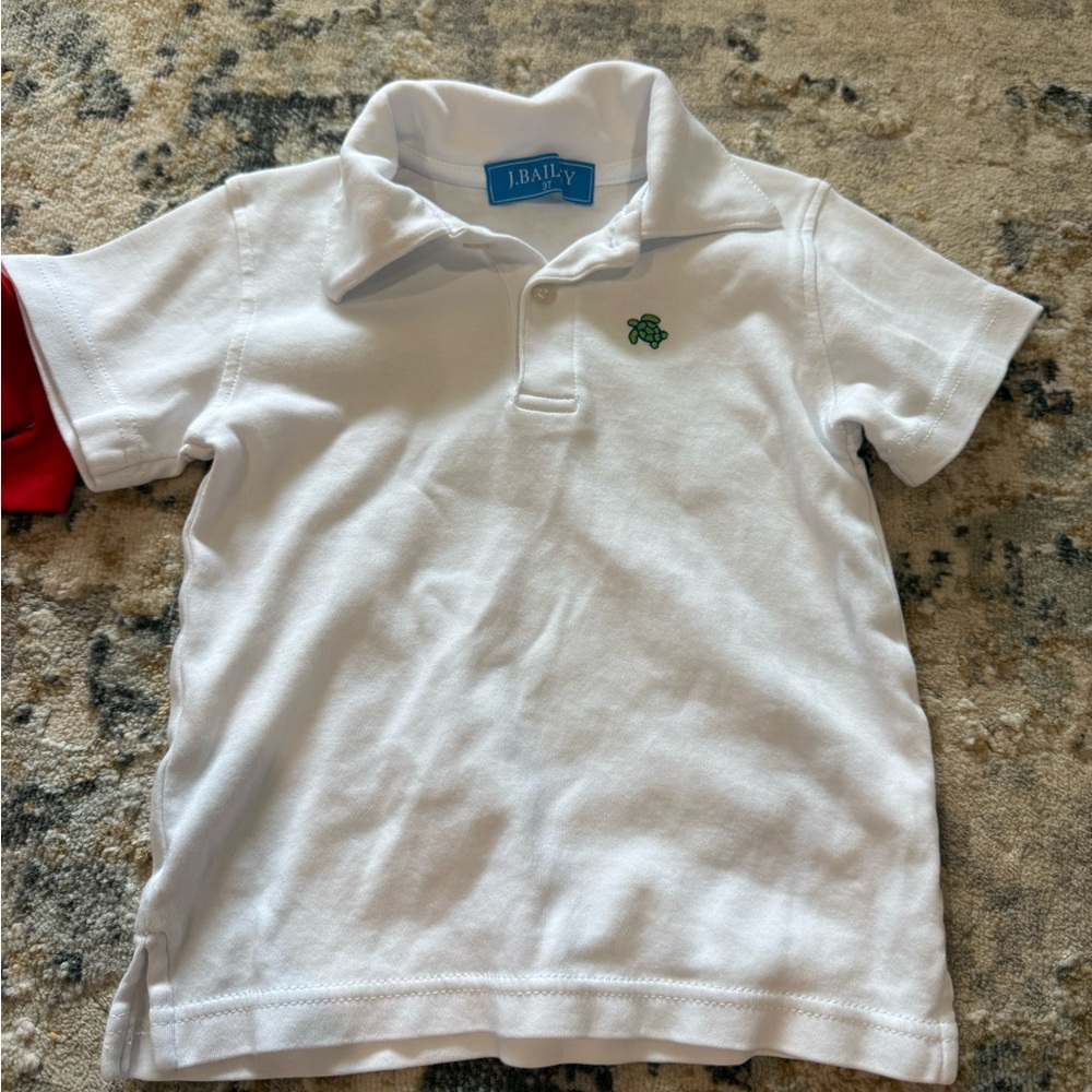 Classic White Polo Shirt with Collar and Stripe Detail